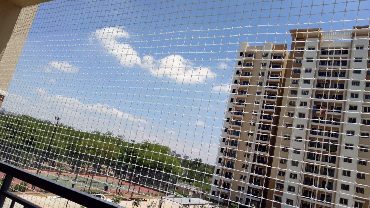 Large building bird net installation